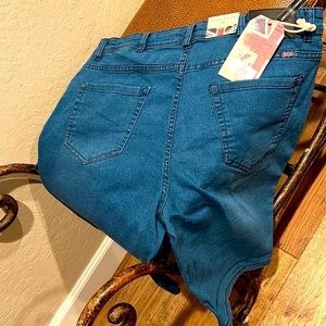 Brand New Rare Classic English Laundry Stone Washed Distressed Blue Jeans Shorts